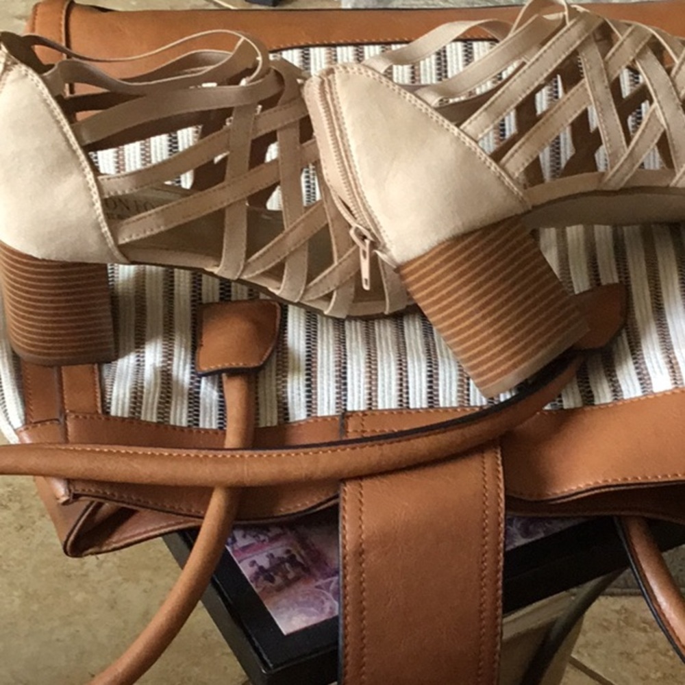 LONDON FOG SANDAL NWOT